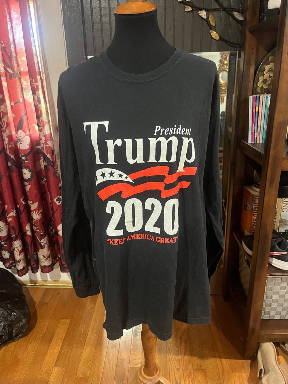 Black 'Trump 2020' Graphic Long-Sleeve Kids Shirt
